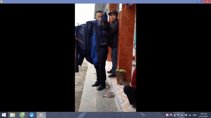 Những đối tượng được xác định là Kiên, Tuấn, Sơn, Hưng - trú tại TP Nam Định đã lăng mạ, chửi bới và hành hung bà Toán. Ảnh: cắt từ video do gia đình cung cấp.