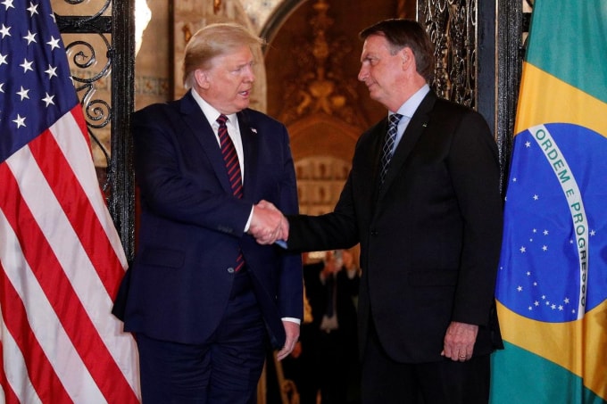 Tổng thống Brazil Jair Bolsonaro (phải) và người đồng cấp Mỹ Donald Trump. Ảnh: Reuters