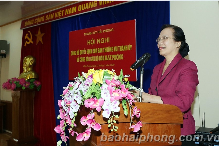 Đồng chí Nguyễn Thị Nghĩa, Phó bí thư Thường trực Thành ủy, Trưởng Đoàn đại biểu Quốc hội Hải Phòng phát biểu giao nhiệm vụ. Ảnh: baohaiphong.com.vn