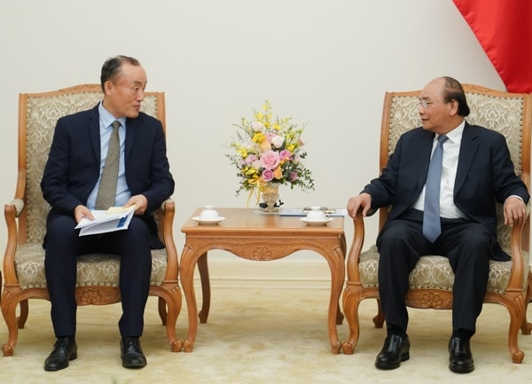 Thủ tướng nhất trí cần coi trọng lực lượng y tế ở tuyến đầu chống dịch và phải hạn chế sự kỳ thị với người bệnh. Ảnh: VGP