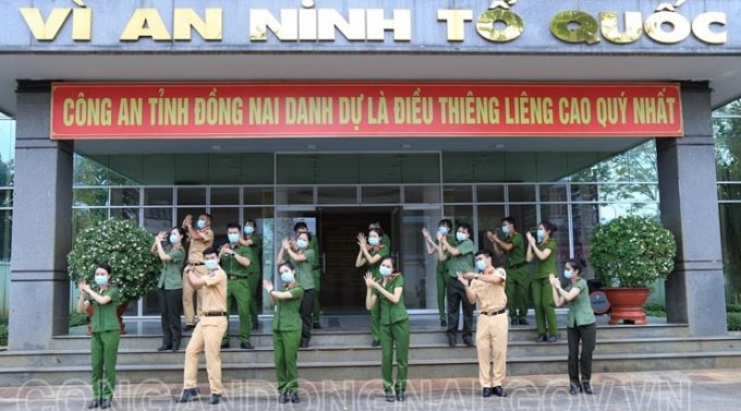 ĐoànThanh niên Công an tỉnh Đồng Nai thể hiện “Vũ điệu rửa tay”