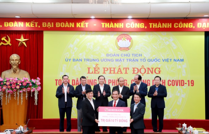 Agribank ủng hộ 10 tỷ đồng chung tay phòng, chống dịch.