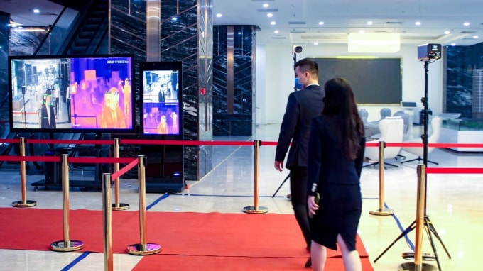 Hệ thống đo thân nhiệt không tiếp xúc có khả năng đo thân nhiệt chính xác với khoảng cách từ 3-5m