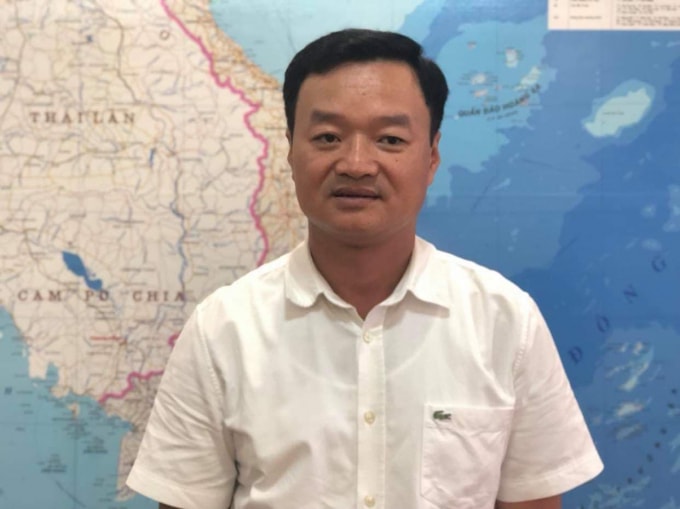Tổng Biên tập Nguyễn Bá Kiên đang họp trực tuyến, chỉ đạo công việc để luôn giữ nhịp độ sản xuất, ổn định cơ quan.