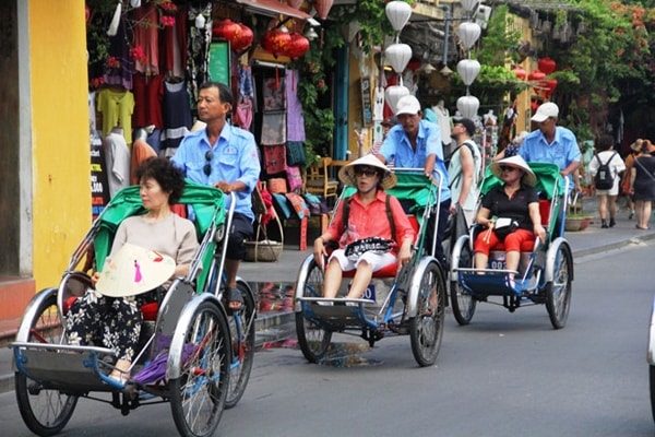 Xử lý nghiêm mọi hành vi kỳ thị du khách nước ngoài để giữ gìn hình ảnh đất nước, con người, điểm đến du lịch Việt Nam an toàn, thân thiện, hiếu khách. Ảnh minh họa