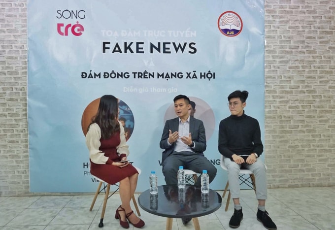 Nhà báo Hoàng Nhật – Phó Tổng Biên tập Báo Điện tử Vietnamplus trong buổi Tọa đàm trực tuyến