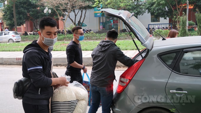 Sinh viên được chuyển sang ở tại đơn nguyên 1, 2. Các sinh viên không có nhu cầu chuyển sang đơn nguyên 1, 2 sẽ dọn đồ chuyển về nhà. Ảnh Hà Long.