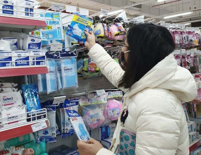 Người dân sẽ dễ dàng mua khẩu trang qua các địa điểm được công khai từ Vụ thị trường trong nước, Bộ Công Thương (ảnh TL)