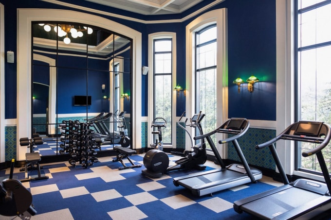 Phòng gym Athleticum sang trọng với đầy đủ dụng cụ tập luyện cao cấp.