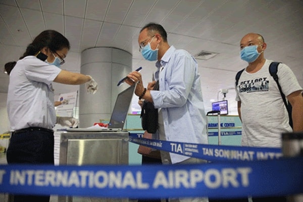 Thực hiện cách ly tập trung bắt buộc 14 ngày với tất cả hành khách nhập cảnh bằng đường hàng không vào Việt Nam từ ngày 21/3 (Ảnh minh họa)
