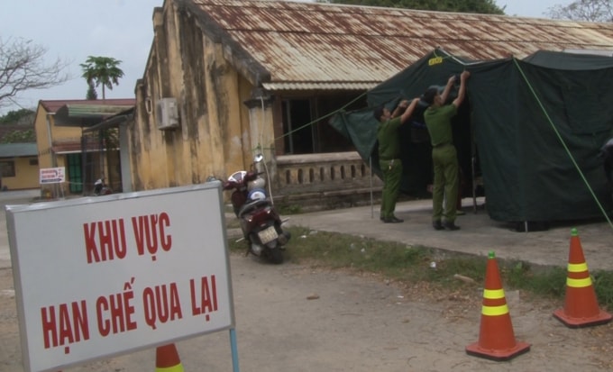 Lập chốt bảo vệ cách ly.
