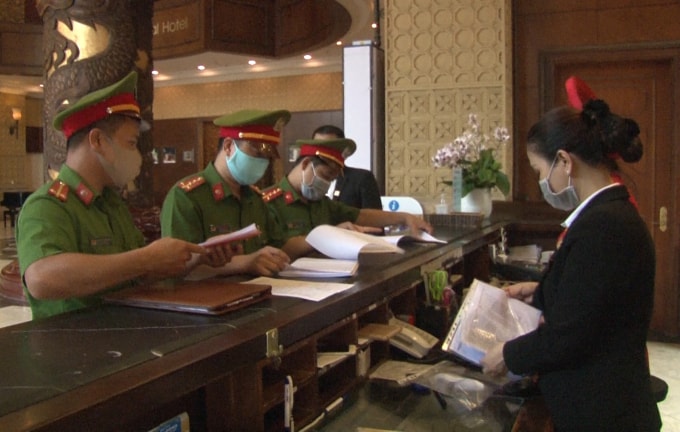 Công an TP Huế siết chặt công tác quản lý lưu trú tại các khách sạn trên địa bàn.