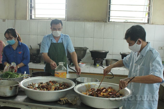 Chăm lo chất lượng bửa ăn ch người dân như người thân trong gia đình.