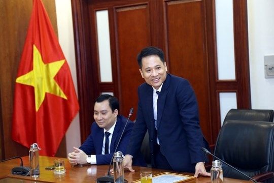 Nhà báo Trương Thành Trung - tân Phó Tổng Biên tập Tạp chí Mặt trận phát biểu. Ảnh: PV