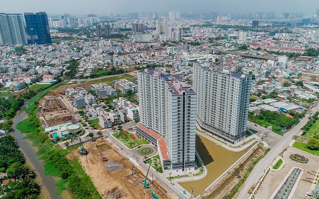 Nhiều nhà đầu tư lo lắng về việc nên giữ BĐS, hay “ôm” đợi thị trường ấm lại