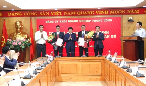 Lễ công bố và trao Quyết định của Ban Bí thư về công tác cán bộ của Đảng bộ Khối Doanh nghiệp Trung ương, nhiệm kỳ 2015 - 2020. Ảnh: VGP