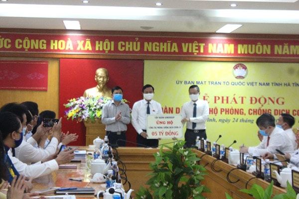 Tập đoàn Vingroup ủng hộ Hà Tĩnh 5 tỷ đồng phòng, chống dịch Covid-19.