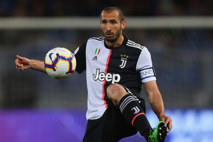 Giorgio Chiellini sở hữu lối chơi kiểu Ý điển hình, nền tảng thể lực vô cùng mạnh mẽ. Ảnh: T.L