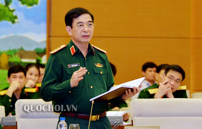 Thứ trưởng Bộ Quốc phòng Phan Văn Giang trình bày về Dự án Luật Biên phòng Việt Nam. Ảnh: Quochoi.vn.
