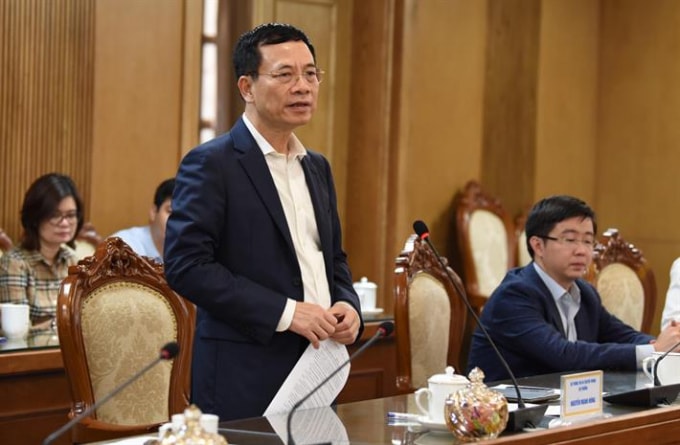 Bộ trưởng Bộ TT&TT Nguyễn Mạnh Hùng chỉ đạo các đơn vị thuộc Bộ triển khai ngay các hoạt động hỗ trợ để đồng hành với ngành Giáo dục, có việc miễn phí hạ tầng dạy học trực tuyến, dạy học qua truyền hình trong thời điểm dịch bệnh. (Ảnh TL)