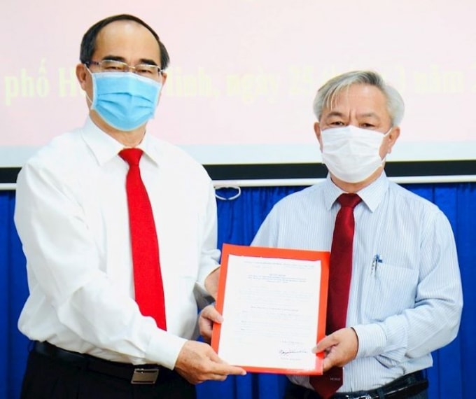 Bí thư thành ủy TP.HCM trao Quyết định điều động, bổ nhiệm Bí thư huyện ủy Nhà Bè cho ông Dương Thế Trung