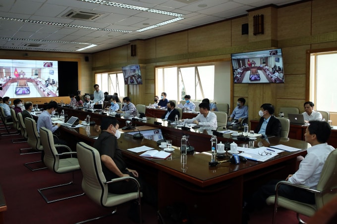 Lãnh đạo Bộ Y tế cho biết, về năng lực xét nghiệm, hiện mỗi ngày, Việt Nam có thể xét nghiệm từ 8.000-10.000 mẫu. Chúng ta đang chuẩn bị các điều kiện để nâng cao năng lực xét nghiệm thời gian tới. Ảnh: VGP