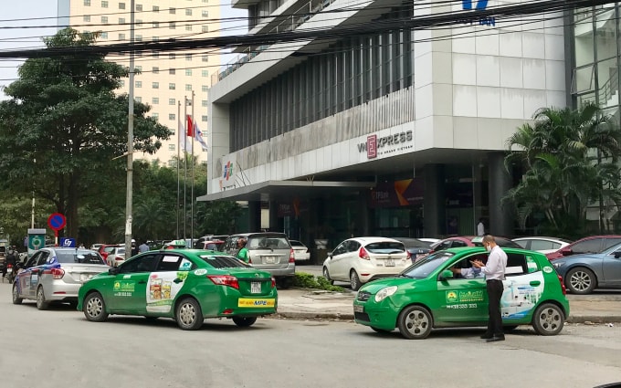 Dù cố gắng làm việc nhưng thu nhập của nhiều tài xế taxi vẫn không khá khẩm hơn là mấy.