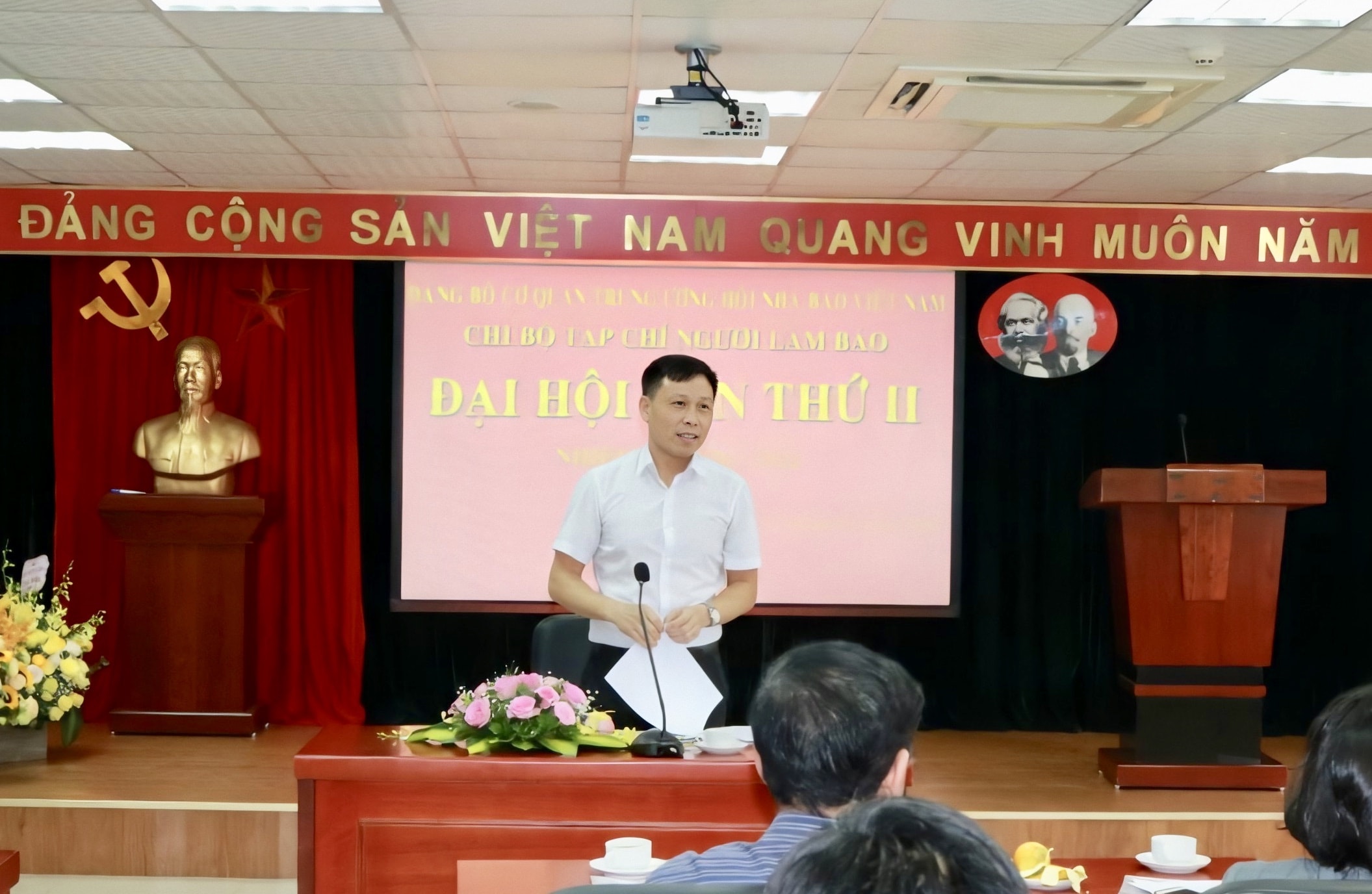 Đồng chí Nguyễn Thành Lợi, Ủy viên Ban Chấp hành Hội Nhà báo Việt Nam, Tổng Biên tập Tạp chí Người Làm Báo chủ trì Đại hội. Ảnh: Hoàng Huy