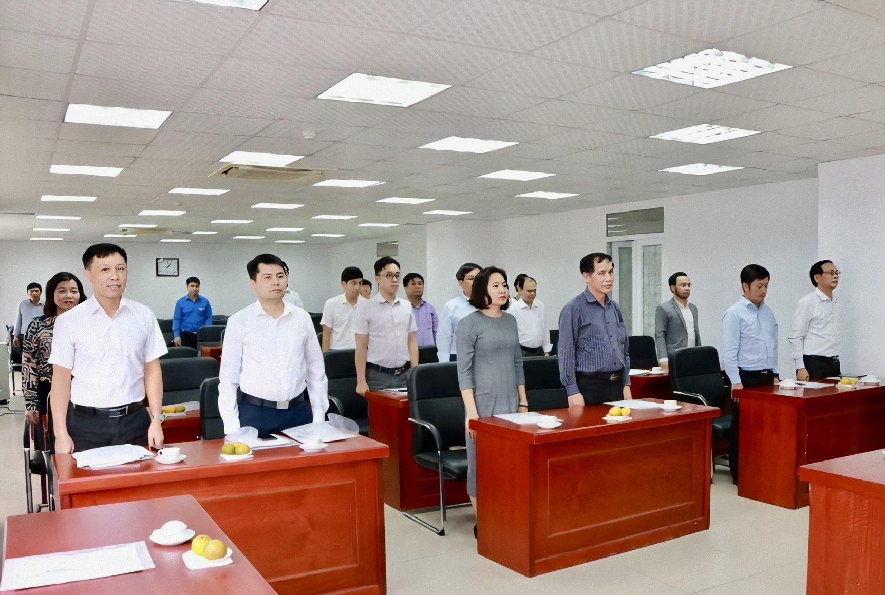 Các đồng chí làm lễ chào cờ tại Đại hội. Ảnh: Hoàng Huy