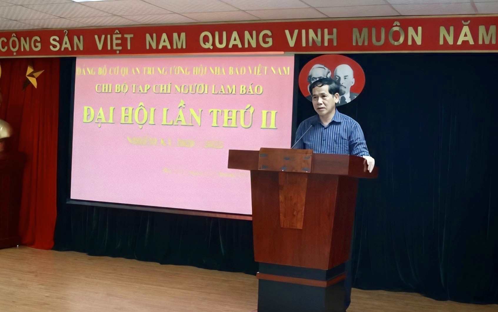 Đồng chí Nguyễn Thế Dũng, Phó Bí thư Đảng ủy, Giám đốc Nhà Văn hóa Hội Nhà báo Việt Nam phát biểu chỉ đạo tại Đại hội. Ảnh: Hoàng Huy