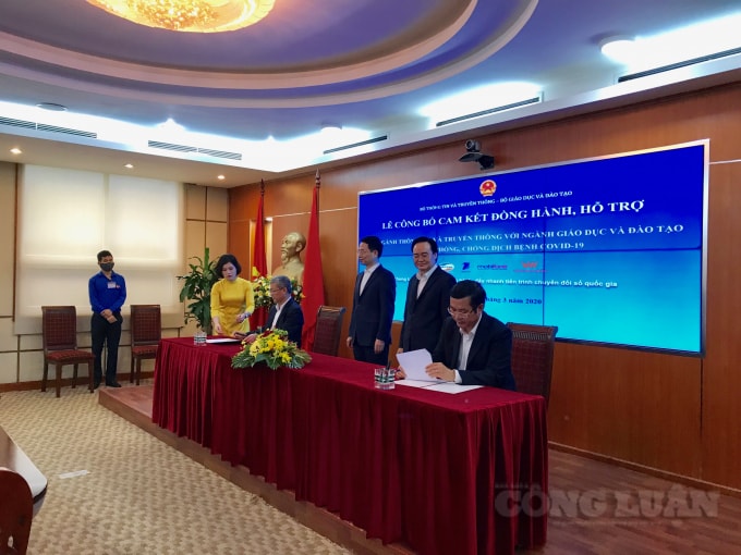 Quang cảnh lễ ký kết