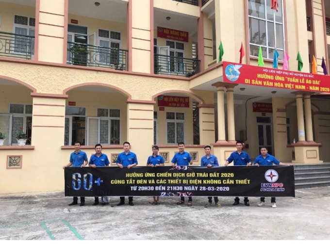 Tuổi trẻ Công ty điện lực Hòa Bình hưởng ứng Chiến dịch Giờ Trái đất.
