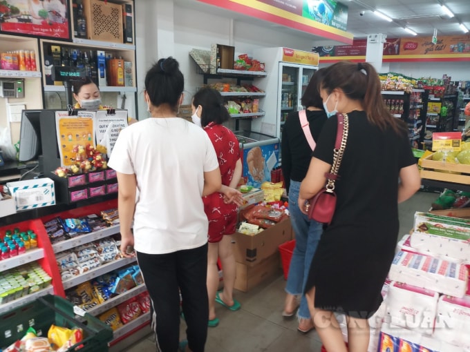 Vinmart, một siêu thị tại QUảng Ninh luôn đảm bảo hàng hóa trong mùa dịch Covid-19. ẢNh: Nguyễn Quân.