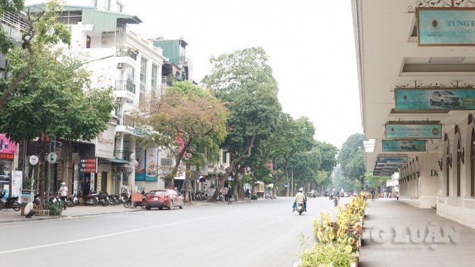Trung tâm thương mại Tràng Tiền cũng đã đóng cửa tạm dừng hoạt động. Ảnh H.Long.