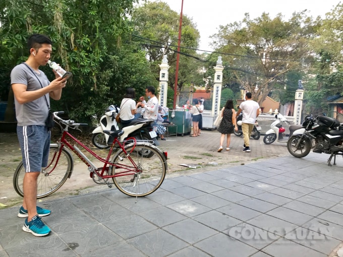 Quán ăn vặt phục vụ nhu cầu tại chỗ