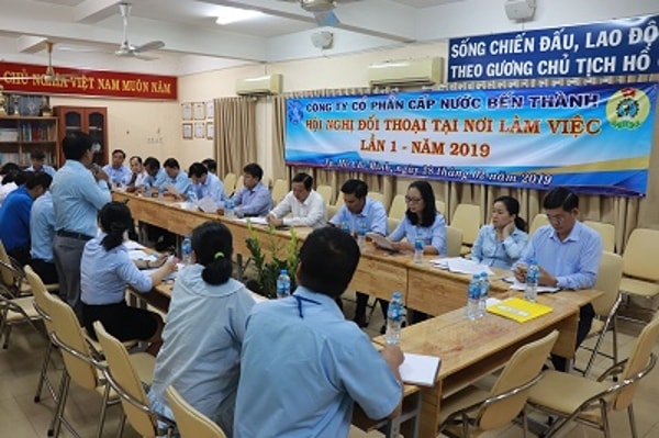 Hội nghị đối thoại tại nơi làm việc của Công ty Cổ phần Cấp nước Bến Thành. Ảnh: TL