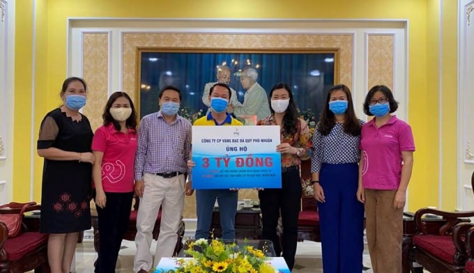 Cán bộ nhân viên PNJ đóng góp ngày lương giúp phòng dịch Covid-19.