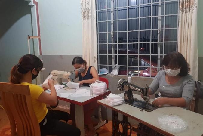 Đoàn thanh niên đã chủ động chia ra thành nhiều điểm sản xuất với sự góp sức của đoàn viên, thanh niên và sự ủng hộ nhiệt tình của các chị em phụ nữ.