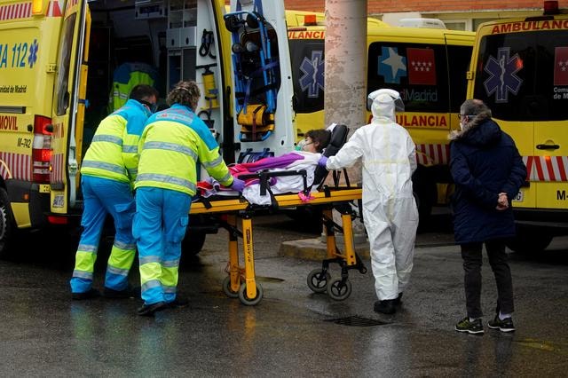 Một xe cứu thương tại Madrid, Tây Ban Nha. Ảnh: Reuters