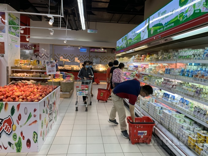 Bic C Hà Đông đầy ắp hàng, nhưng khách thì khá ít