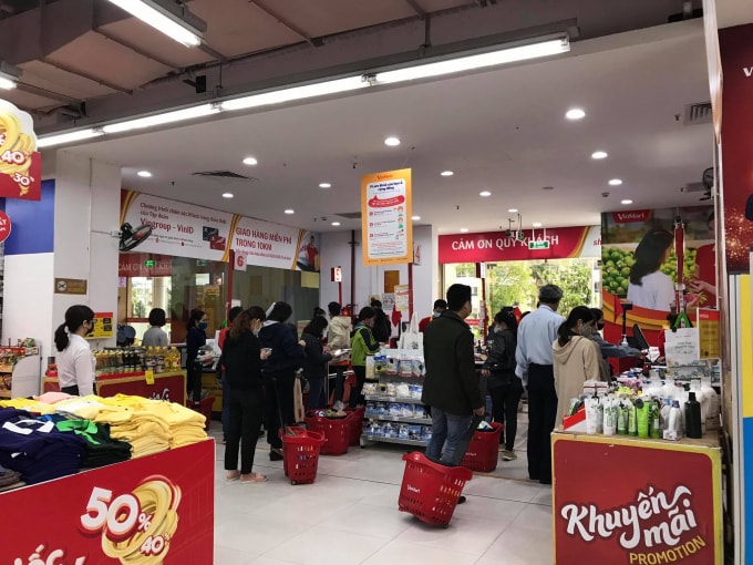 Từ ngày 1/4, các siêu thị cũng sẽ đẩy mạnh hơn nữa kênh bán hàng online và giao hàng tại nhà. Ảnh: Dương Lâm