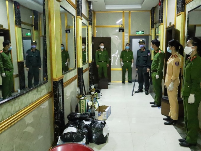 Công an bất ngờ đột kích quán Karaoke My Friend, ở tổ dân phố 1, thị trấn Xuân An, Nghi Xuân. Ảnh CAHT