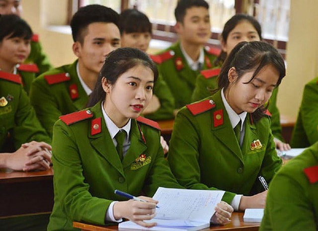 Năm nay, điểm tối thiểu từng môn trong tổ hợp xét tuyển và các ngành công an phải đạt từ 5.0 điểm trở lên (ảnh nguồn internet).