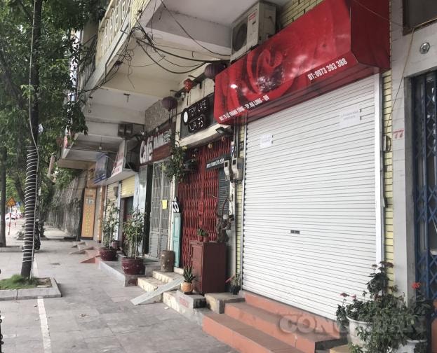 Đường Lê Hồng Phong, thành phố Hạ Long, các hàng quán không thiết yếu đều đóng cửa từ 1/4 để phòng chống Covid-19.