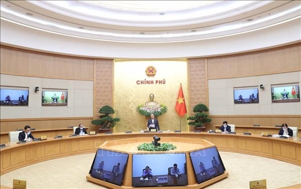 Thủ tướng Nguyễn Xuân Phúc chủ trì phiên họp trực tuyến Chính phủ thường kỳ tháng 3/2020. Ảnh: TTXVN