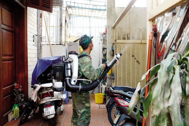 Thường trực Thành ủy Hà Nội thống nhất chủ trương cắt giảm thêm 5% kinh phí chi thường xuyên của các cơ quan TP để để dành kinh phí cho công tác phòng, chống dịch Covid-19 và dự phòng cho phương án giảm thu ngân sách TP.