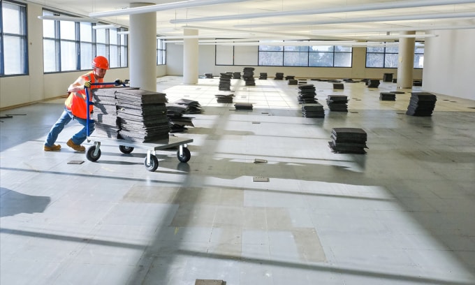 Một công nhân GM trong nhà máy tại Kokomo, nơi hãng xe này sẽ sản xuất máy thở với Ventec. Ảnh: GM