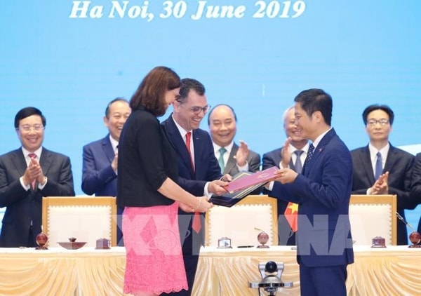 Thủ tướng Nguyễn Xuân Phúc chứng kiến Lễ ký Hiệp định Thương mại tự do giữa Việt Nam và Liên minh châu Âu (EVFTA) ngày 30/6/2019. Ảnh: TTXVN