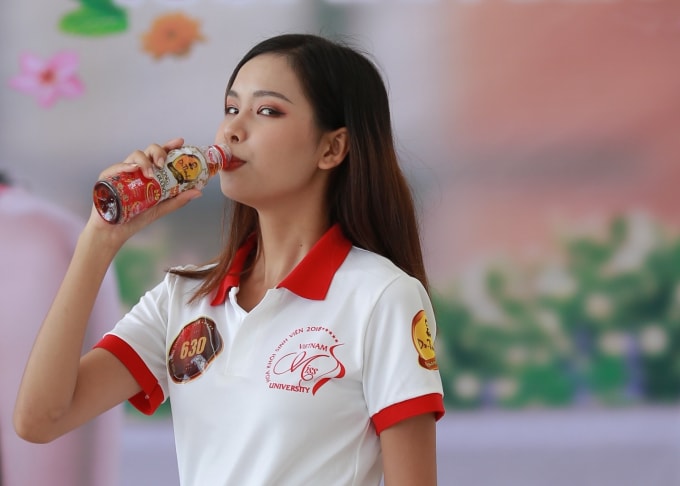 Trong thành phần Trà Thanh nhiệt Dr Thanh có Kim Ngân Hoa và Cam Thảo.