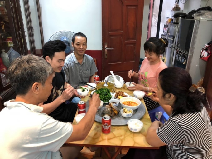 Dịch bệnh lại là thứ khiến chúng ta nhắc nhớ về giá trị của hai chữ gia đình. Ảnh: Sơn Hải.